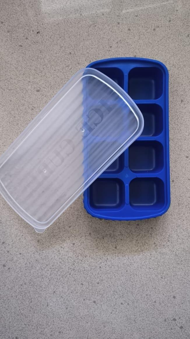 Compact Silicone Ice Cube Mold with Secure Lid
